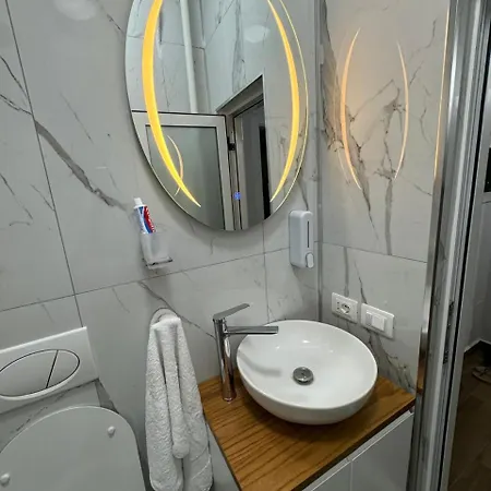 アパート Ami Blloku ティラナ